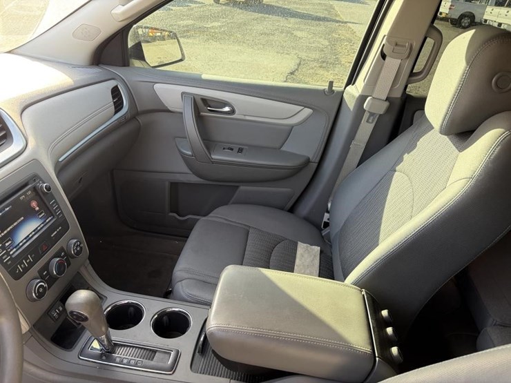 2017-chevrolet-traverse-image-15