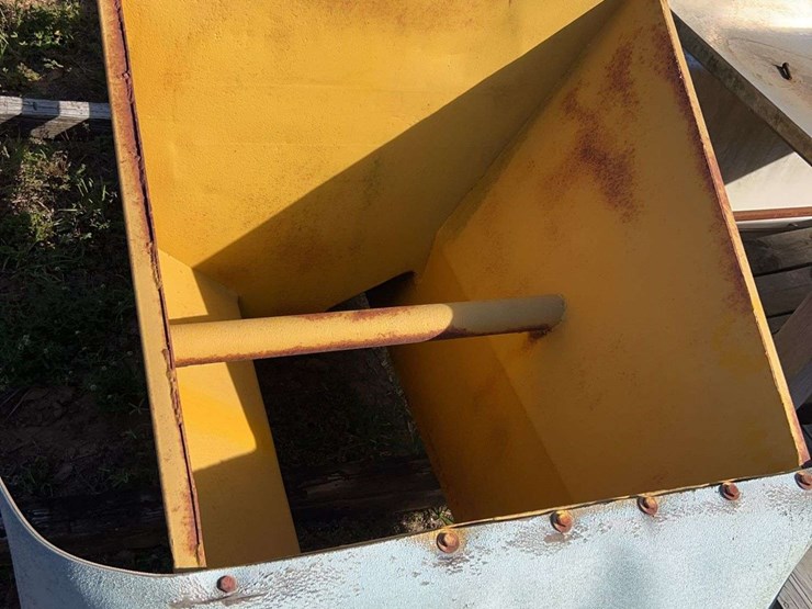 (3)-belt-elevator-funnel-bins-image-3