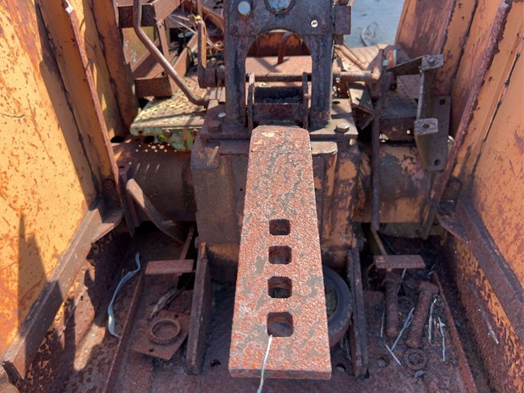 minneapolis-moline-orchard-transmission-and-rear-end-image-11