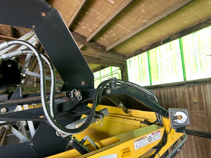 2011-new-holland-92c-image-24