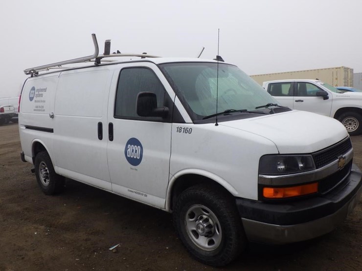 2017-chevrolet-express-2500-image-2