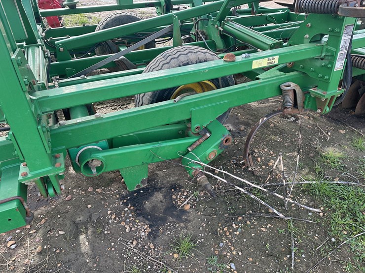 john-deere-2310-image-16