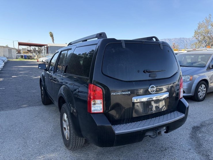 2012-nissan-pathfinder-image-2