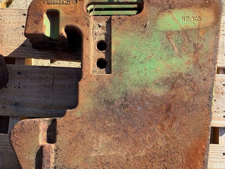 (4)-john-deere-suitcase-weights-image-1