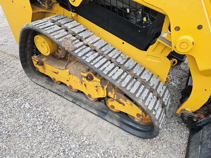 2020-caterpillar-239d3-image-14