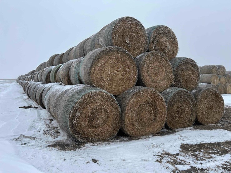 2025-john-deere-561m-image-5