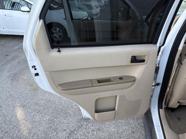 2008-ford-escape-image-16