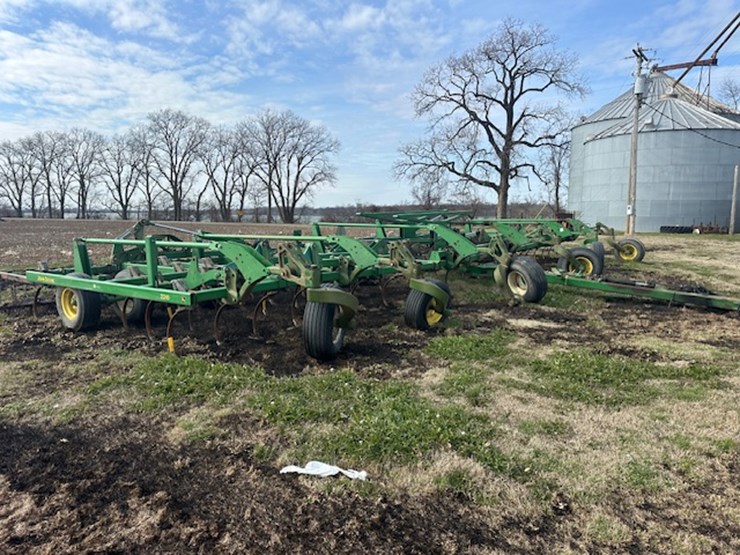 john-deere-2210-image-4