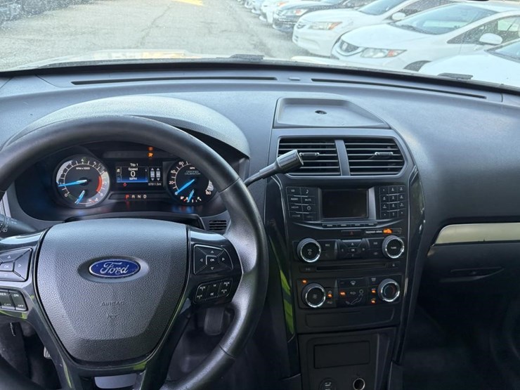 2018-ford-explorer-image-13