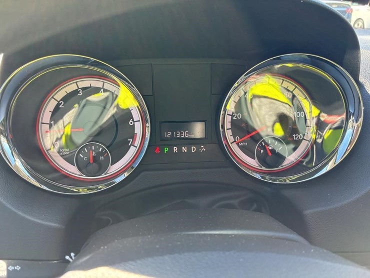 2014-dodge-grand-caravan-image-16