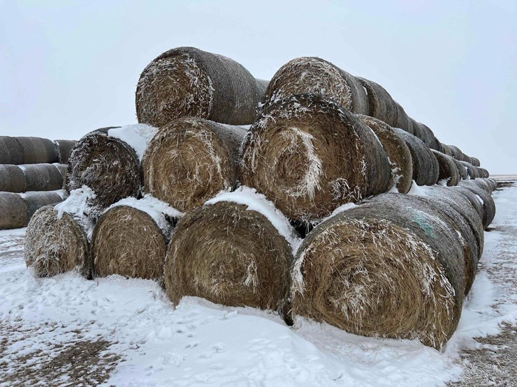 2025-john-deere-561m-image-7