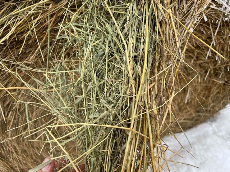 2025-john-deere-561m-image-8