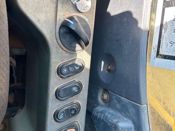 2016-komatsu-pc360lc-11-hydraulic-excavator-image-16