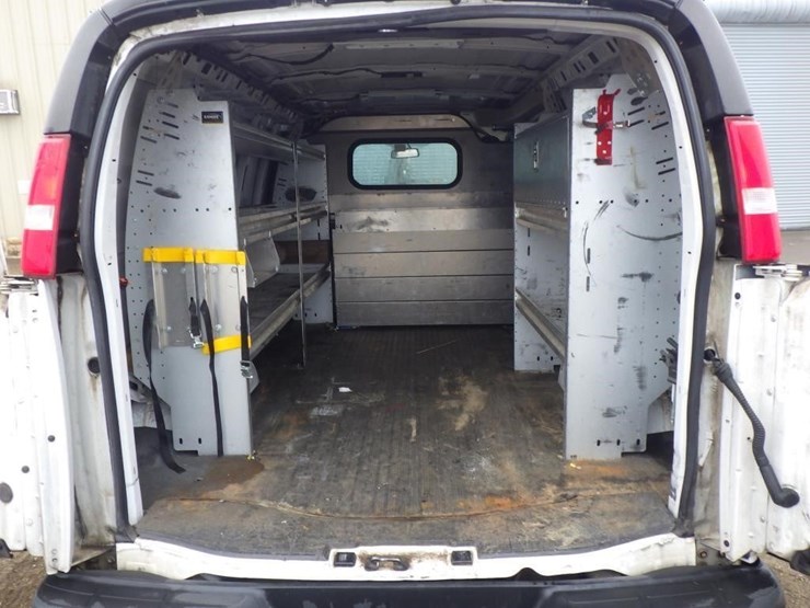 2017-chevrolet-express-2500-image-8