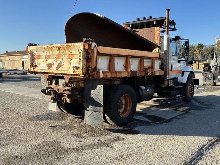 2003-international-7400-image-3