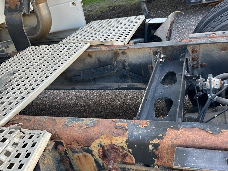 1999-volvo-vnl64t770-image-55