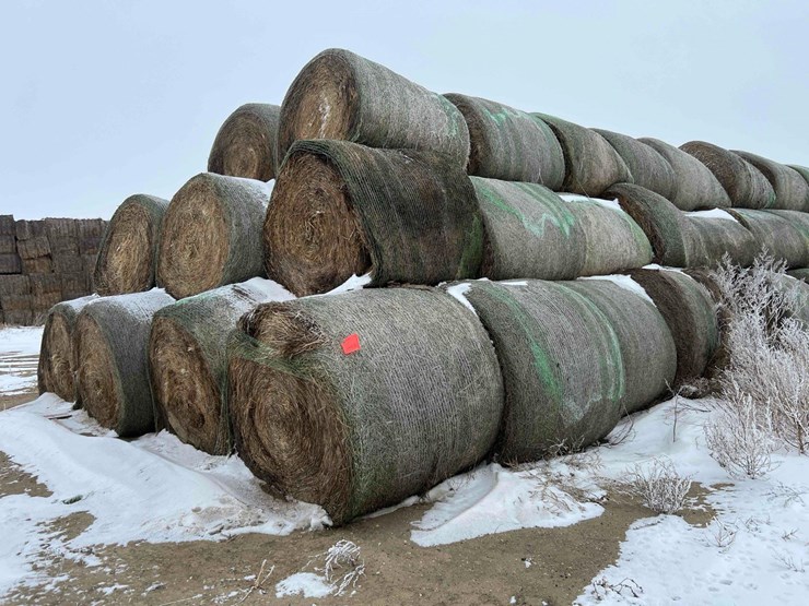 2024-john-deere-561m-image-6