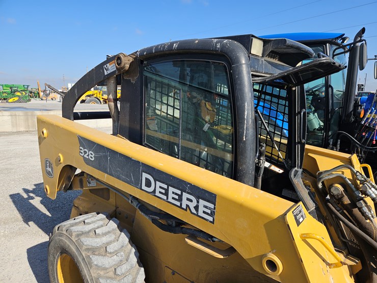 2006-john-deere-328-image-11