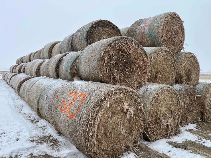 2025-john-deere-561m-image-5