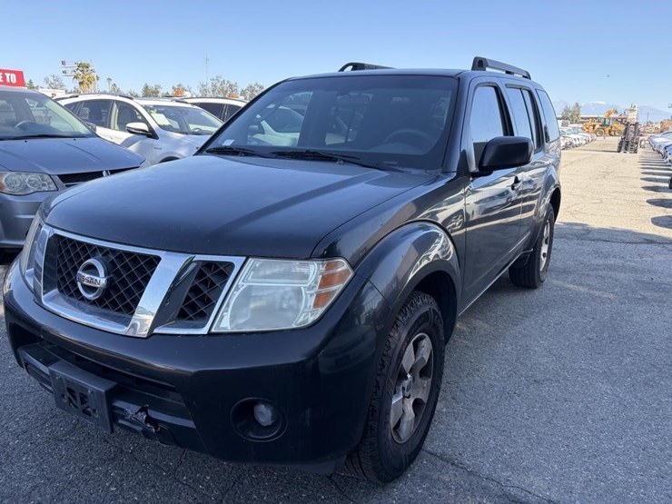 2012-nissan-pathfinder-image-1