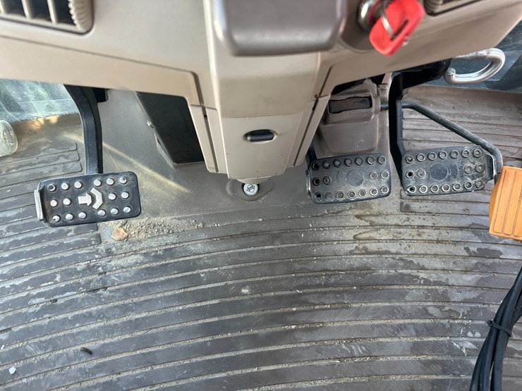 2014-john-deere-6105m-image-60