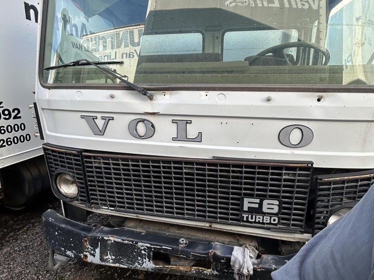 2015-volvo-f6-image-4