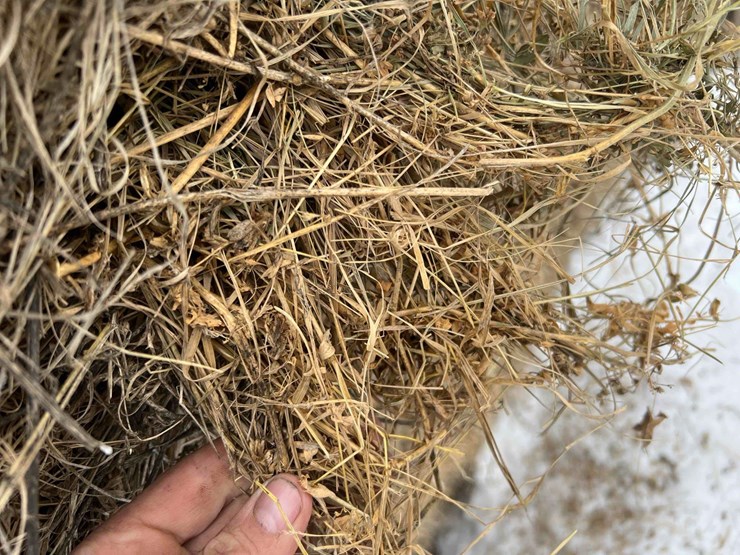 2025-john-deere-561m-image-17