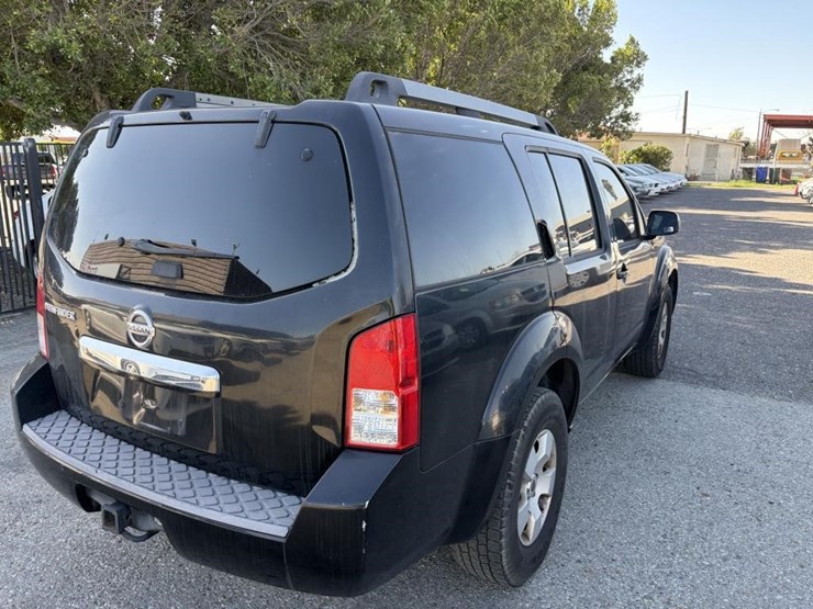 2012-nissan-pathfinder-image-3