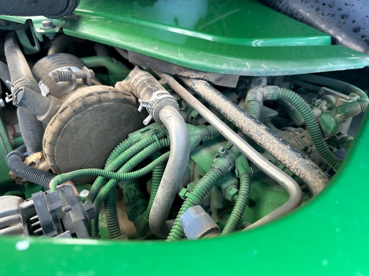 2014-john-deere-6105m-image-57