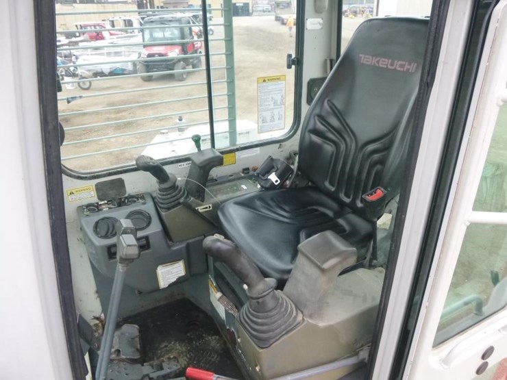 2012-takeuchi-tb180fr-image-8