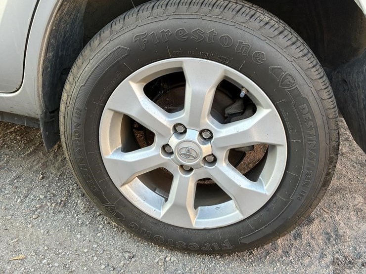 2014-toyota-rav4-image-5