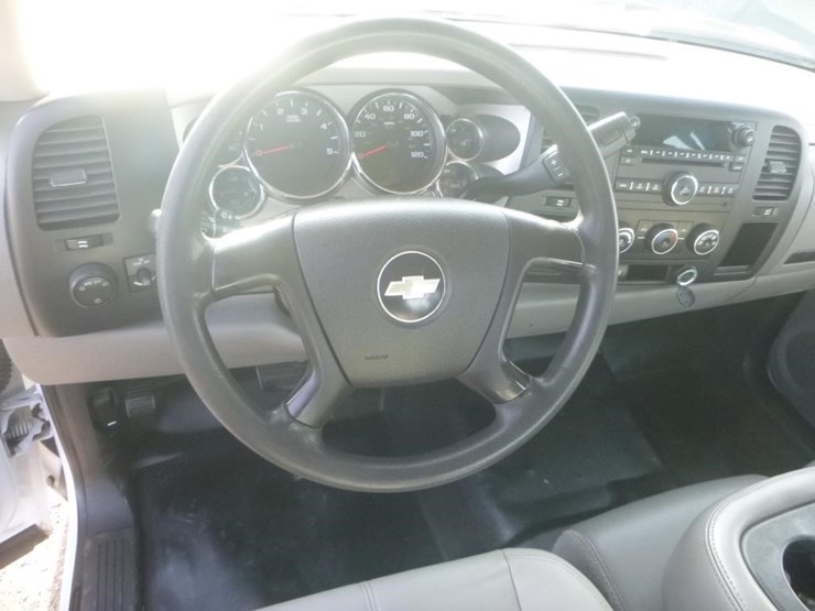 2009-chevrolet-2500-image-13