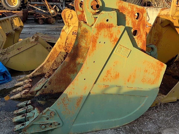 33”-bucket-image-2