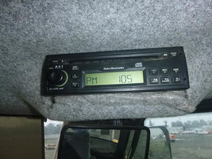 2005-deere-624j-image-13