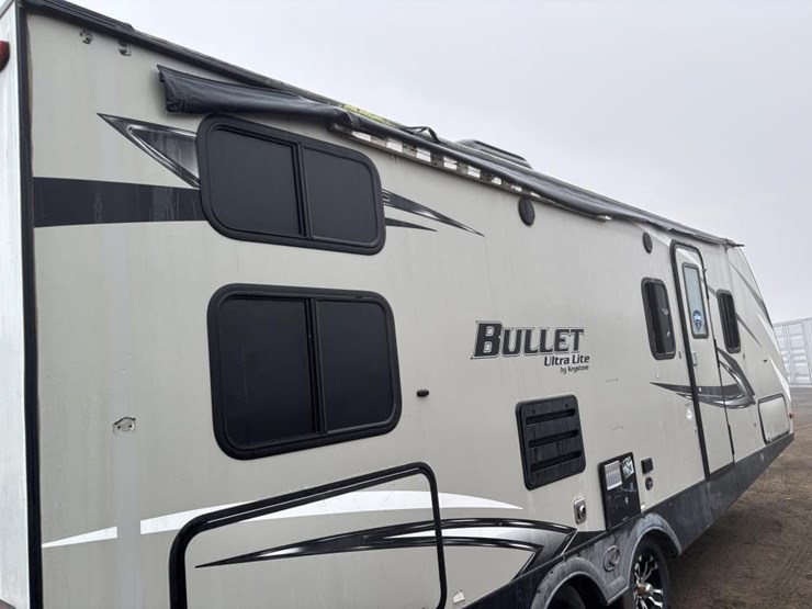 2020-bullet-bl243bhsw20-travel-trailer-image-16