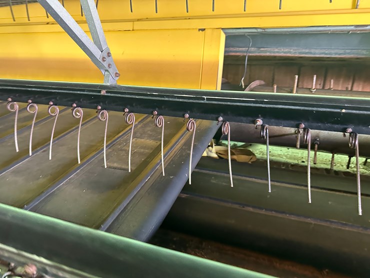 2011-new-holland-92c-image-30