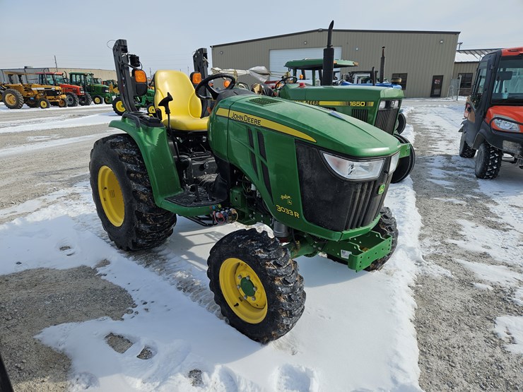 2017-john-deere-3033r-image-19