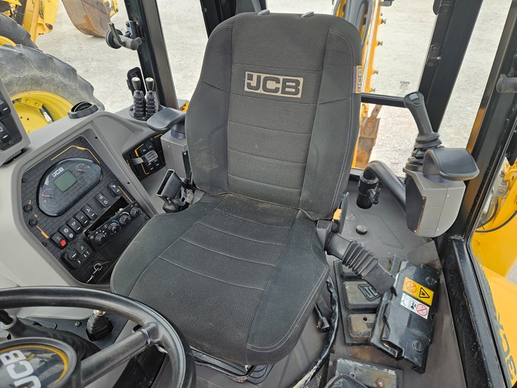 2018-jcb-3cx-compact-image-10