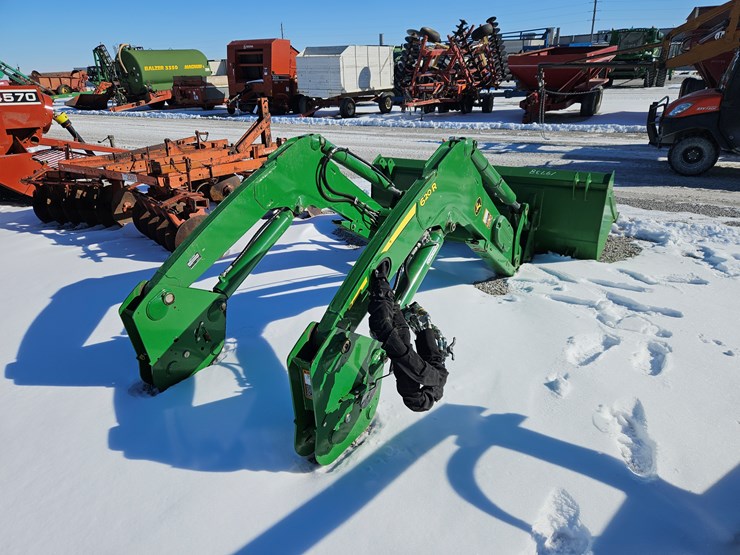 2017-john-deere-620r-image-5