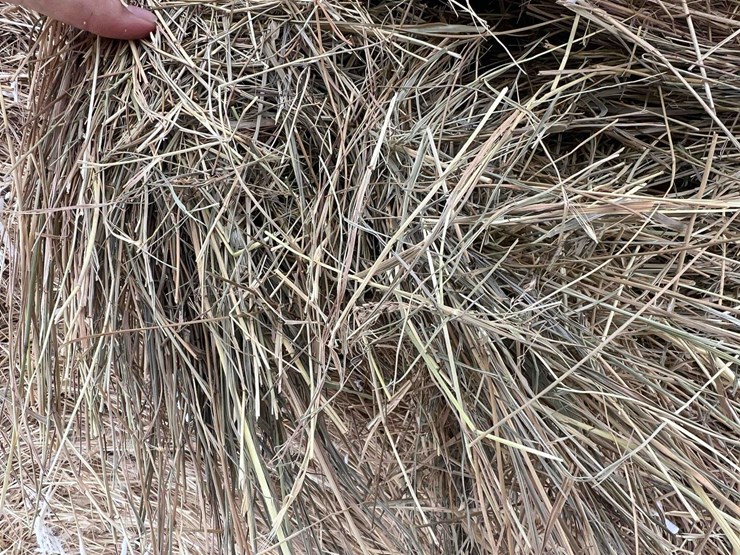 2025-john-deere-561m-image-10