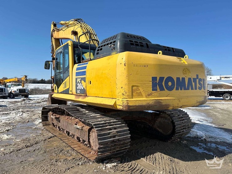 2016-komatsu-pc360lc-11-hydraulic-excavator-image-2