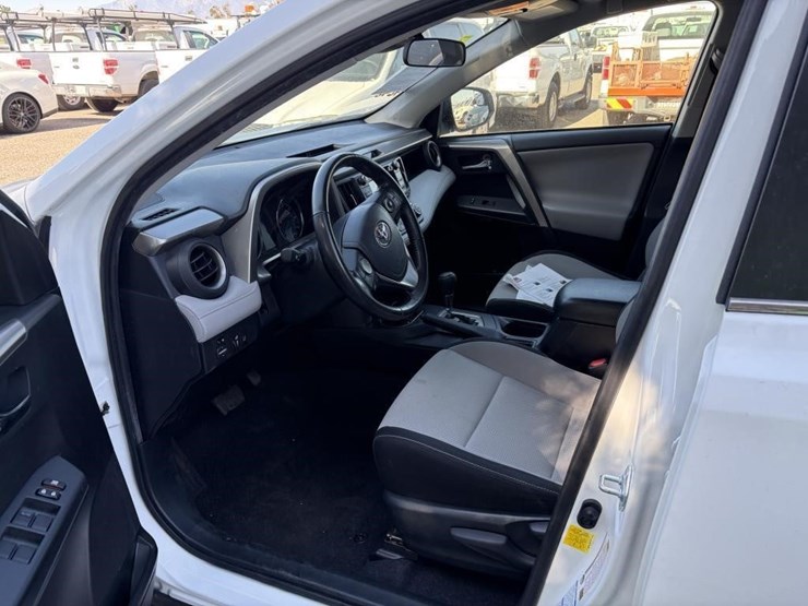 2018-toyota-rav4-image-9