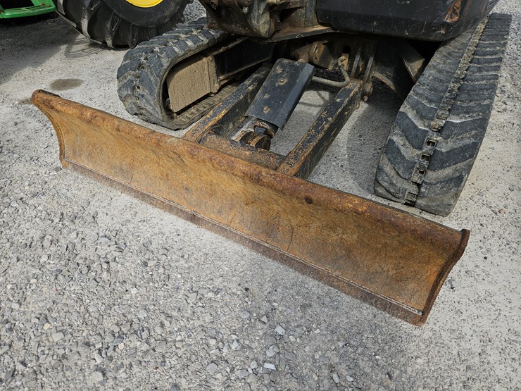 2018-case-cx37c-image-6