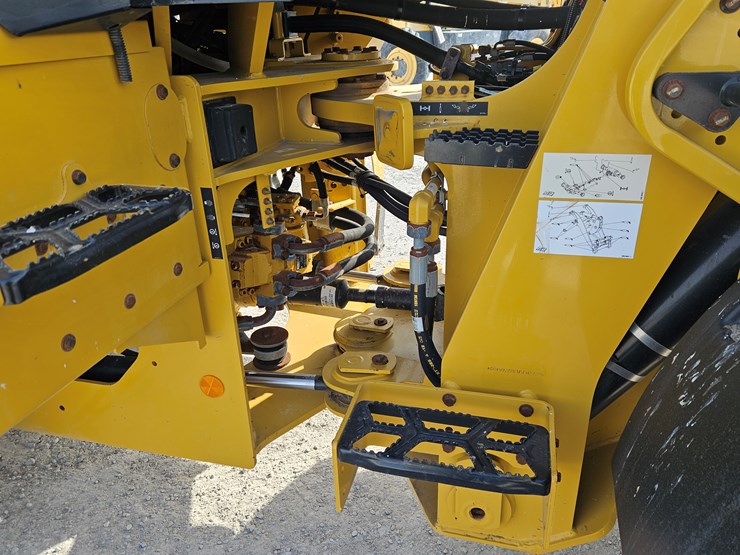 2023-caterpillar-926m-image-23