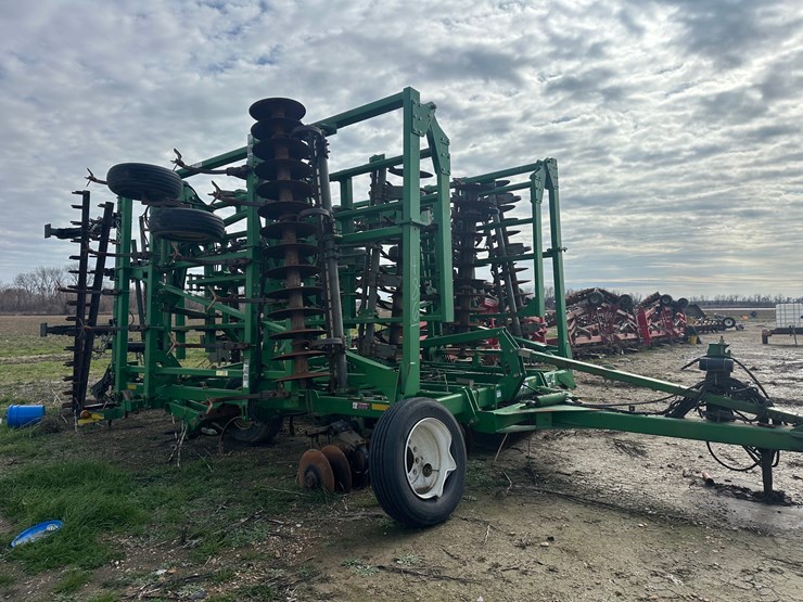 john-deere-2310-image-4