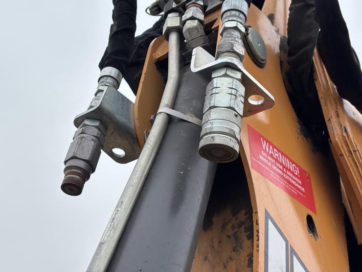 2018-case-580sn-image-21