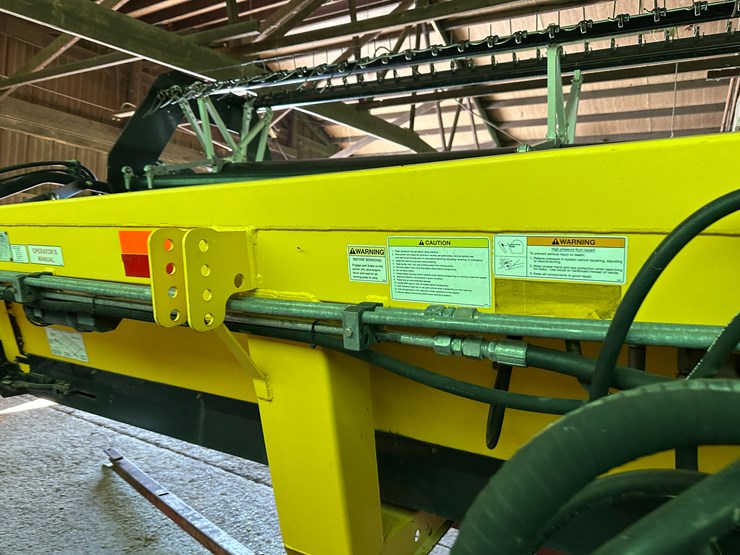 2011-new-holland-92c-image-16