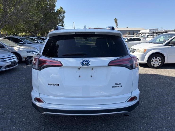 2018-toyota-rav4-image-6