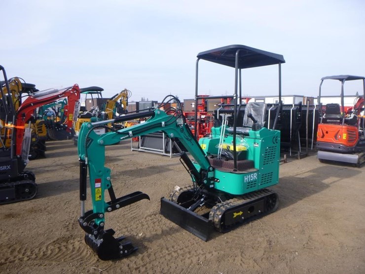 2025-agt-h15r-hydraulic-excavator-image-1