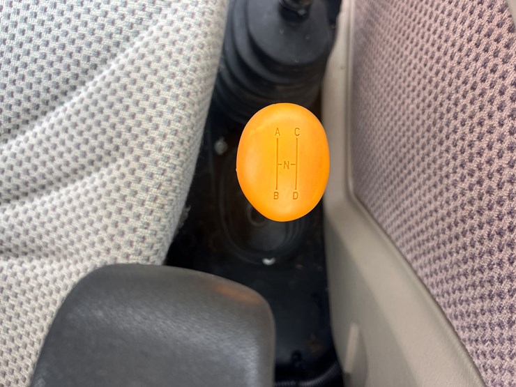 2015-john-deere-6120e-image-14